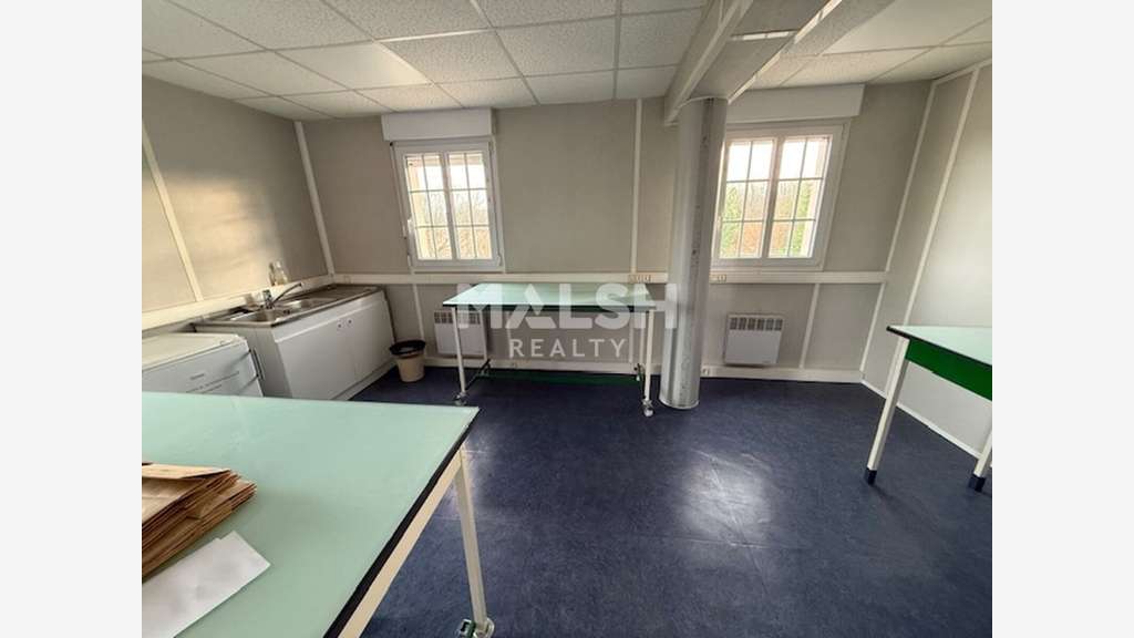 Loue local mixte 280m² à Saint-Jean-de-Thurigneux