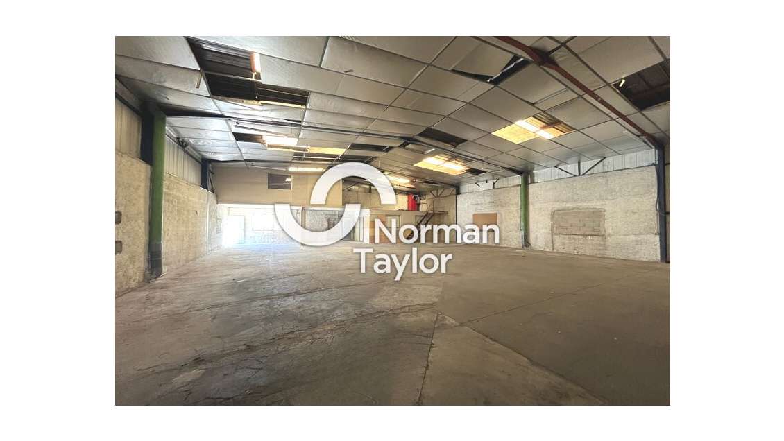 Local d'activité 335m² à louer Saint-Jean-de-Védas