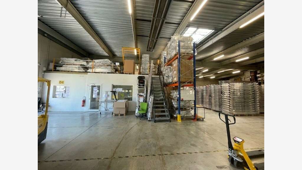 A louer bâtiment récent 1073m² Saint Jean de Védas