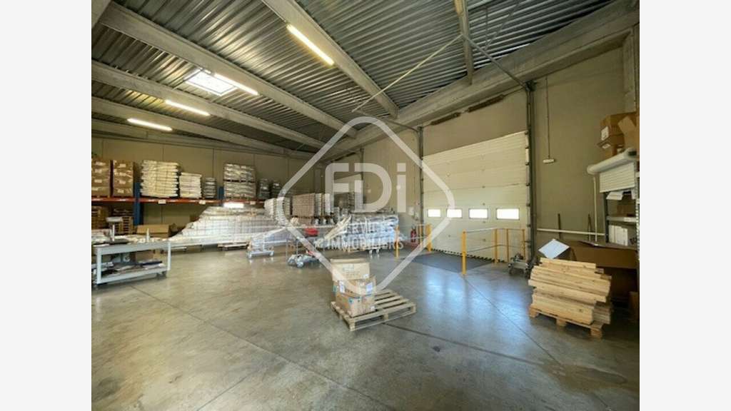 A louer bâtiment récent 1073m² Saint Jean de Védas