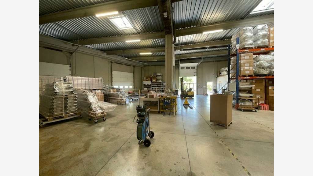 A louer bâtiment récent 1073m² Saint Jean de Védas