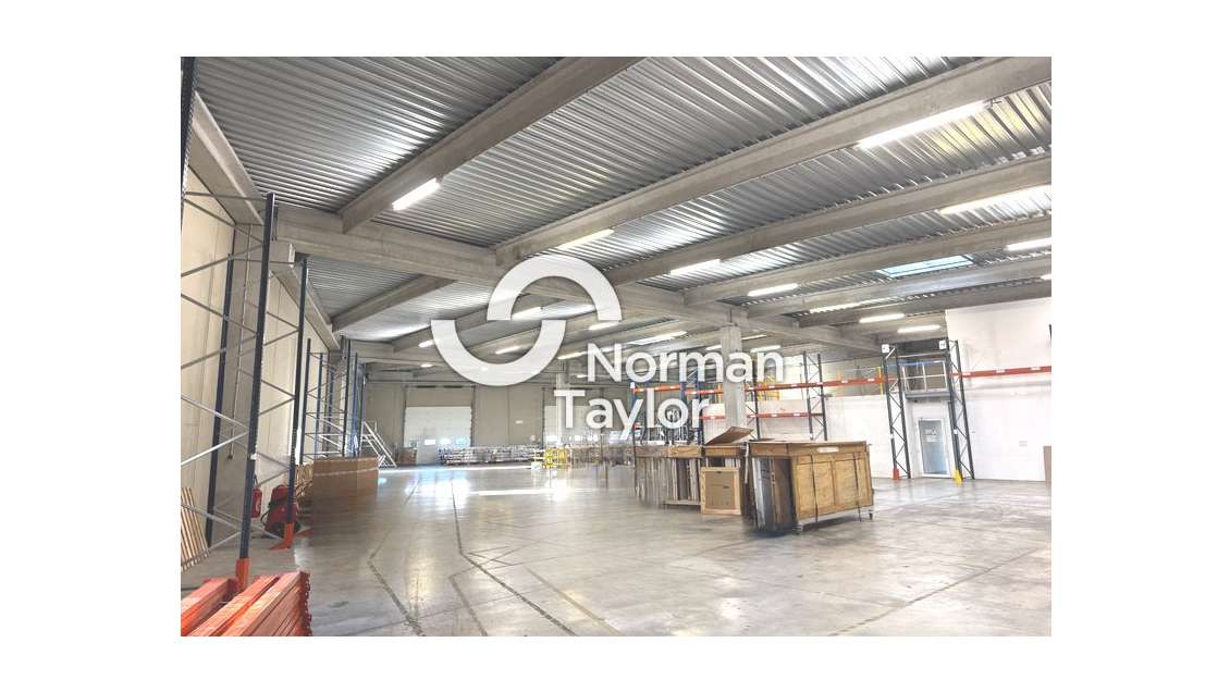 Local d'activité 1180m² à louer Montpellier Sud