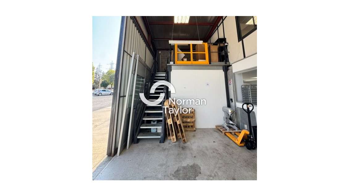 Local d'activité 324m² à louer sur Montpellier Sud