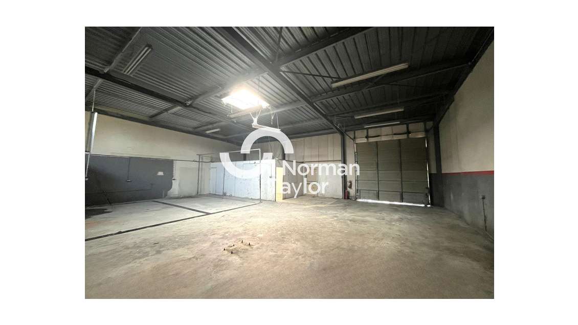 Local 192m² à louer à Saint Jean de Vedas la Lauze