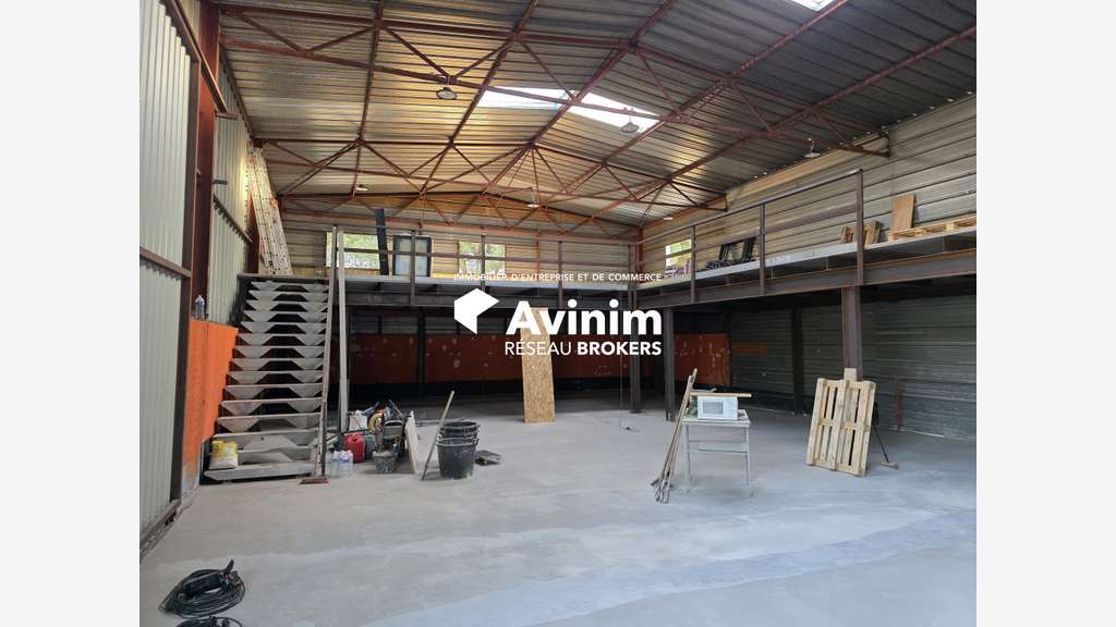 Entrepôt de 382 m² - A louer - SAINT-JEAN-DE-VEDAS