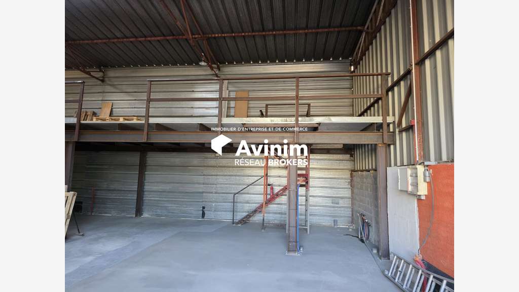 Entrepôt de 382 m² - A louer - SAINT-JEAN-DE-VEDAS