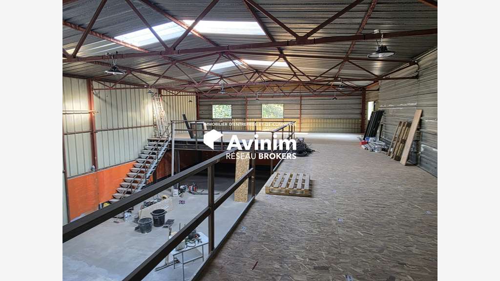 Entrepôt de 382 m² - A louer - SAINT-JEAN-DE-VEDAS