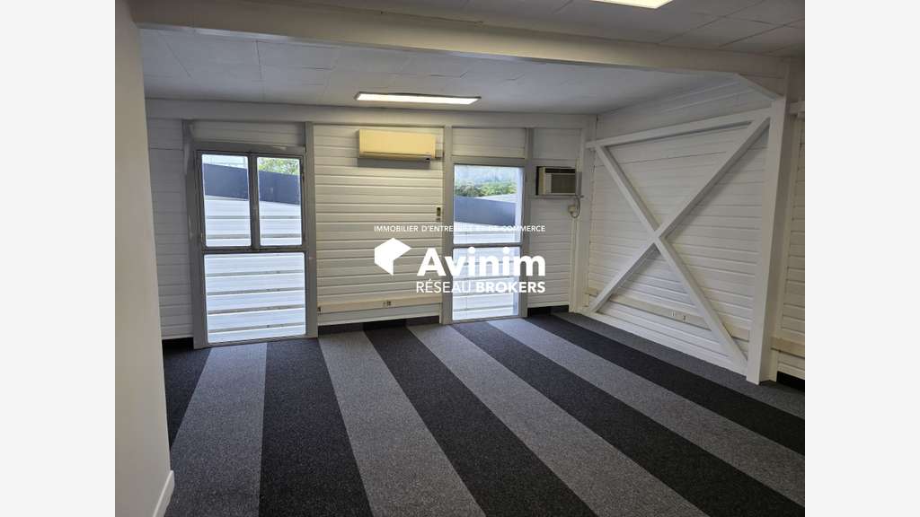 SAINT-JEAN-DE-VEDAS - A louer - Bureaux de 115 m²