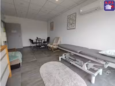BAIL PROFESSIONNEL - SAINT-JEAN-DE-VERGES - Salle