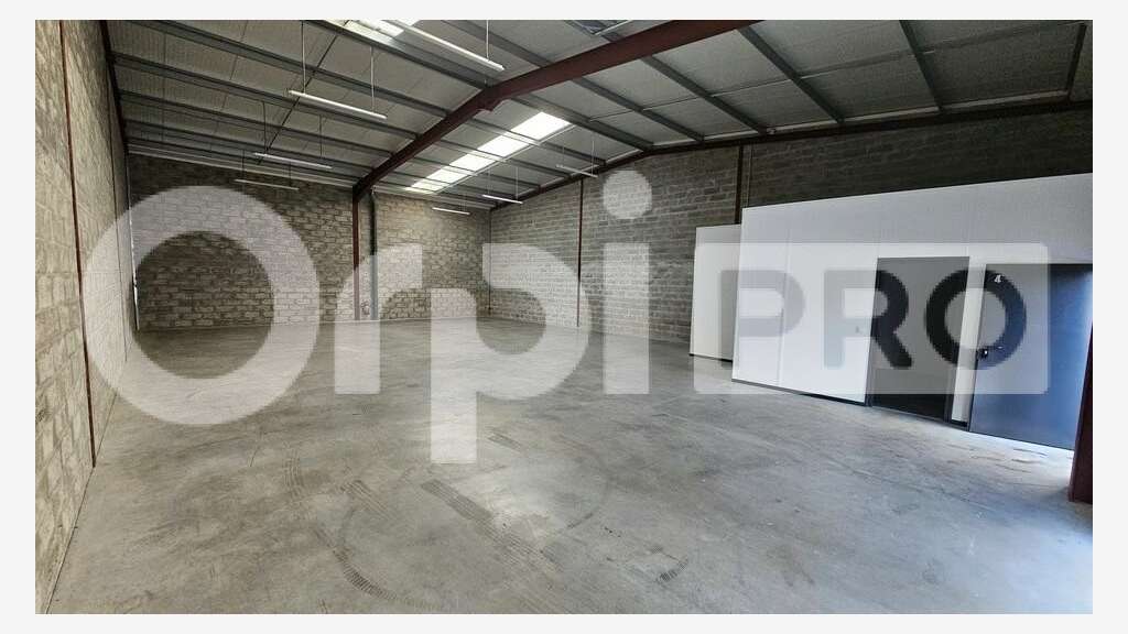 Entrepôt 210m² à louer à Saint-Jean-d'Illac