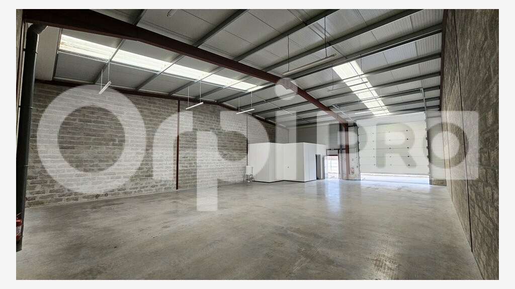 Entrepôt 210m² à louer à Saint-Jean-d'Illac