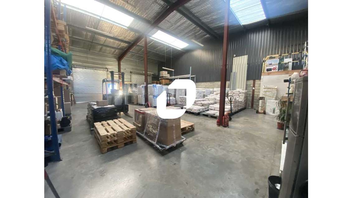 A louer Local d'activité 274m² Saint jean d'illac