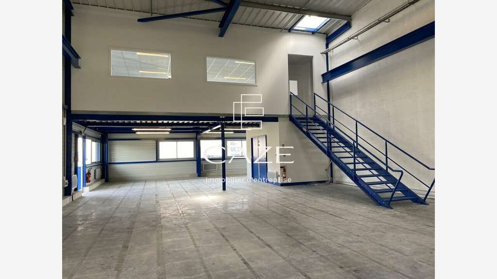A louer local d'activité 250m² Saint Jean d'Illac