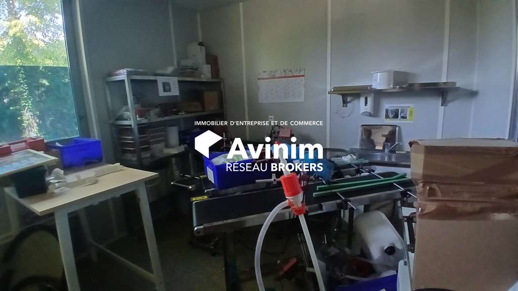 Beau local d'activité 620m² à louer Orléans Sud