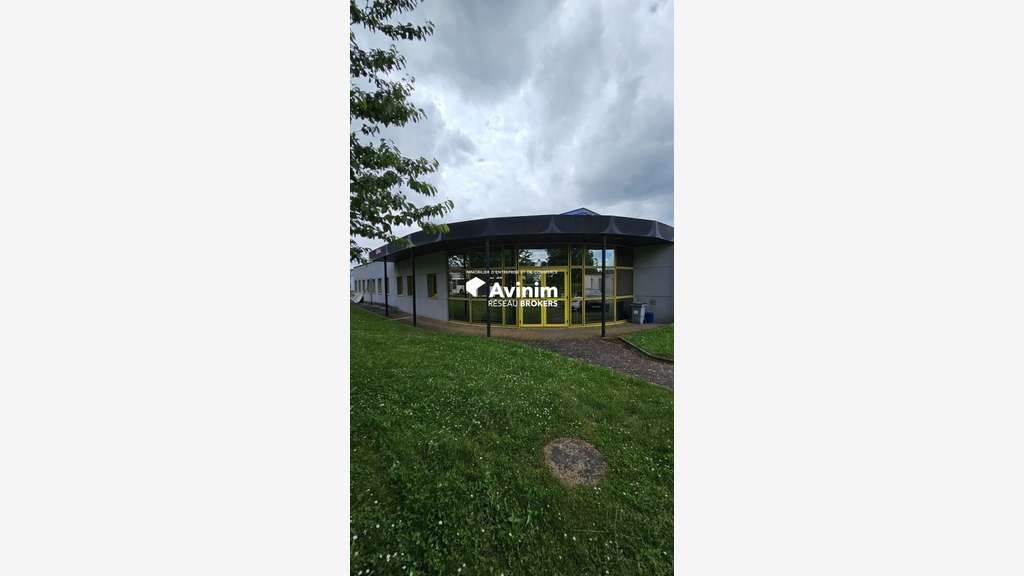 Locaux d'activités 738m² à louer à Châteaubourg