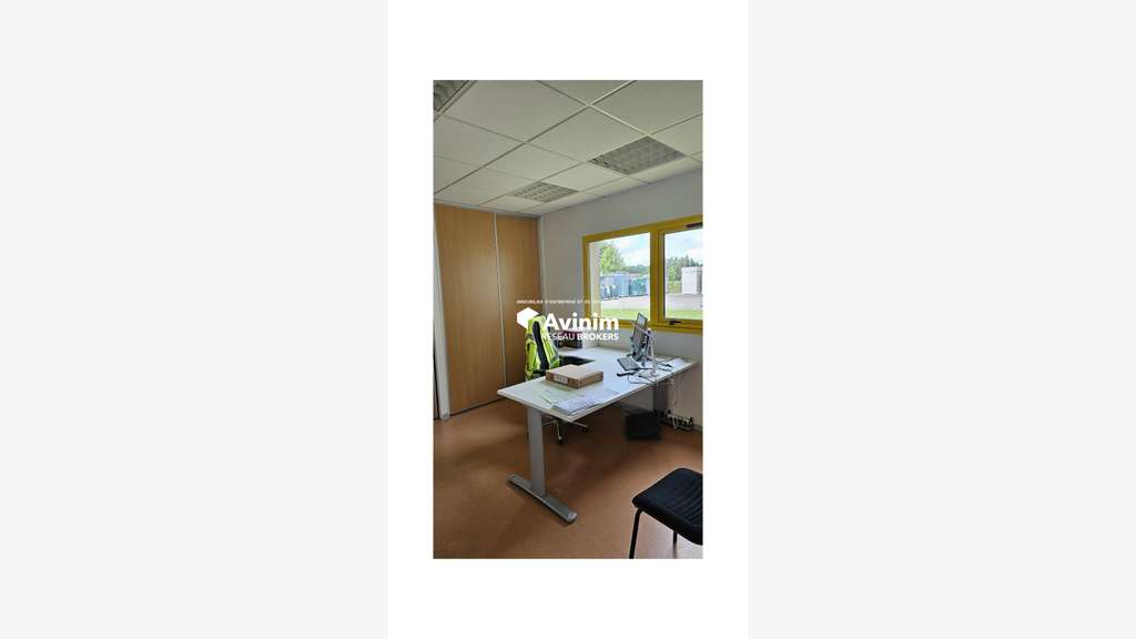 Locaux d'activités 738m² à louer à Châteaubourg