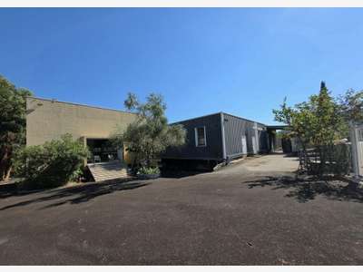 Bâtiment d'activité 930m² à louer ZAC St Estève