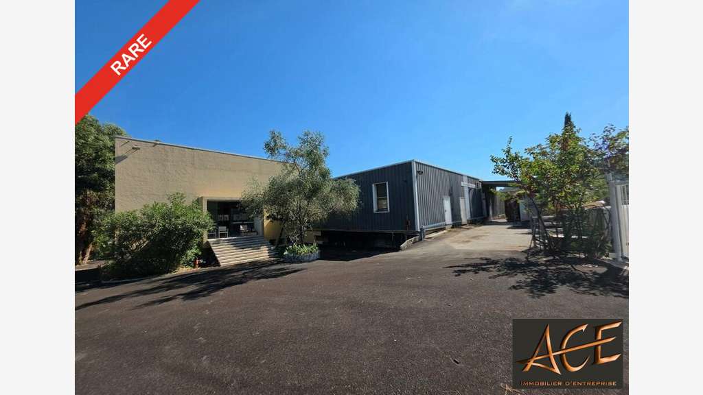 Bâtiment d'activité 930m² à louer ZAC St Estève