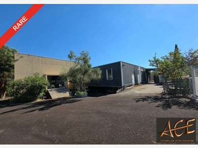 Bâtiment d'activité 930m² à louer ZAC St Estève