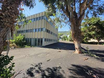 Bâtiment d'activité 930m² à louer ZAC St Estève