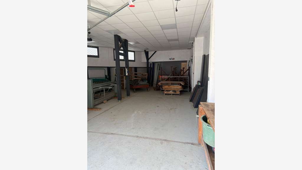 Local d'activité 90m² à louer Saint-Jeoire-Prieuré