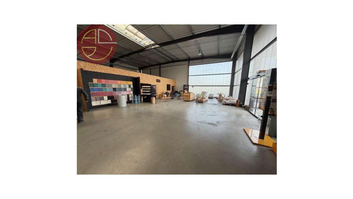 A louer entrepôt 700m² proche autoroute à St-Jory