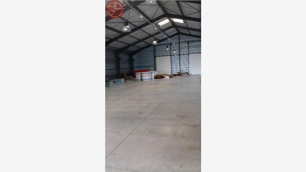 Local d'activités de 874m² à louer à Saint Jory