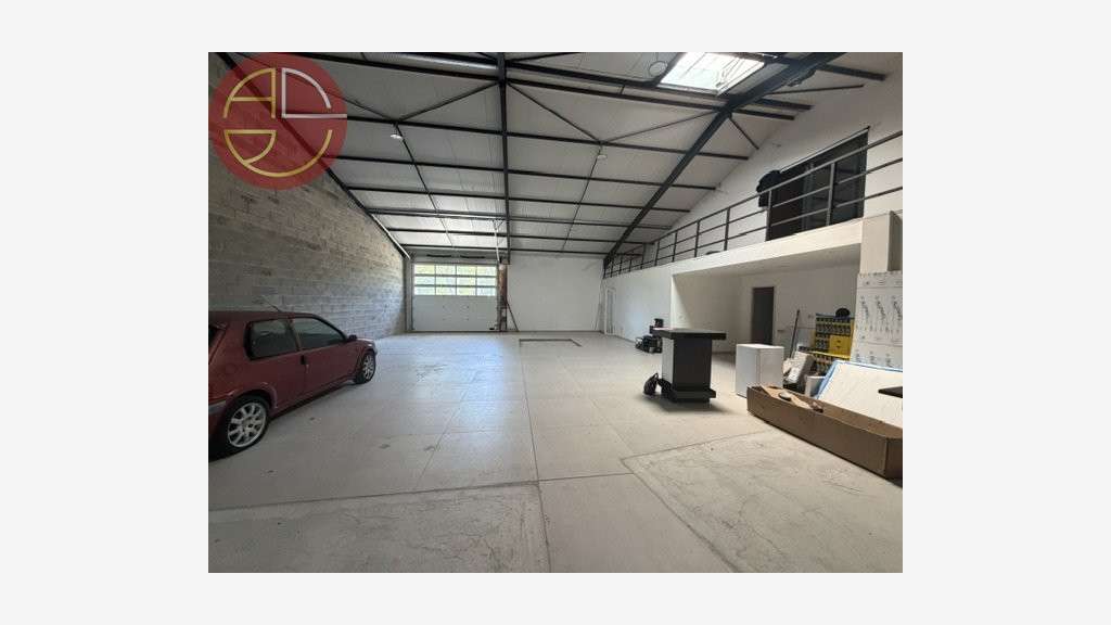 A louer entrepôt de 360m² à Saint-Jory prox RN20