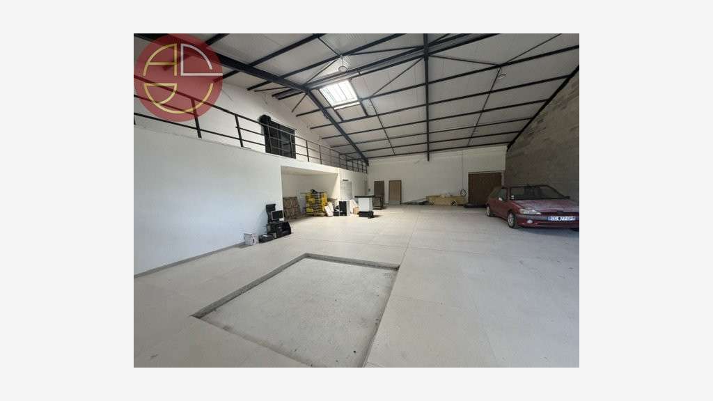 A louer entrepôt de 360m² à Saint-Jory prox RN20