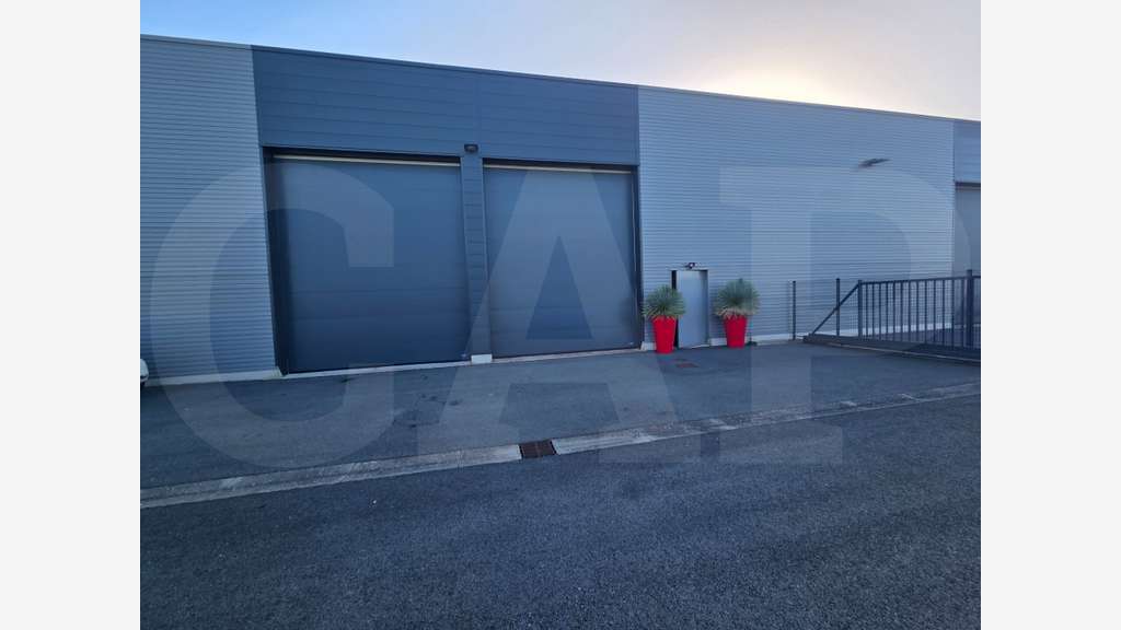 A louer local activité 500m² St-Jouan-des-Guérets