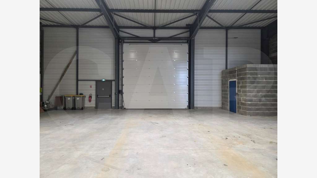 A louer local 500m² à Saint-Jouan-des-Guérets