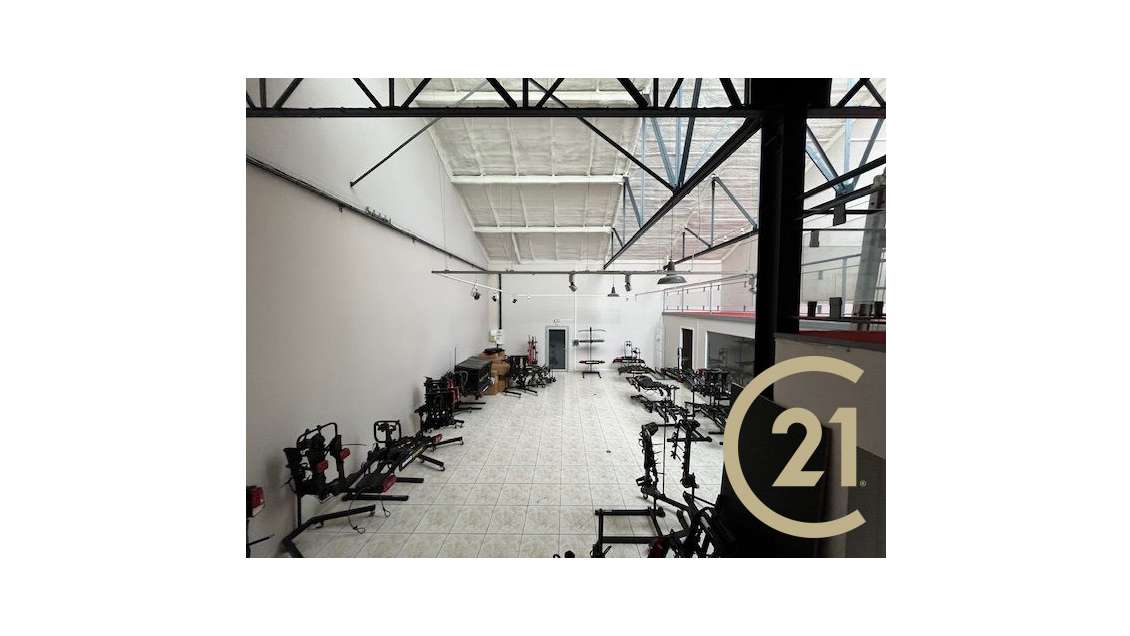 A LOUER LOCAL D'ACTIVITE 200M² STYLE ATELIER