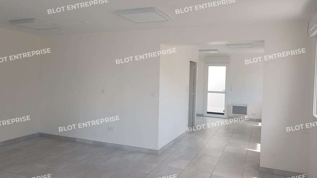 A louer local 460m² Saint-Julien-de-Concelles