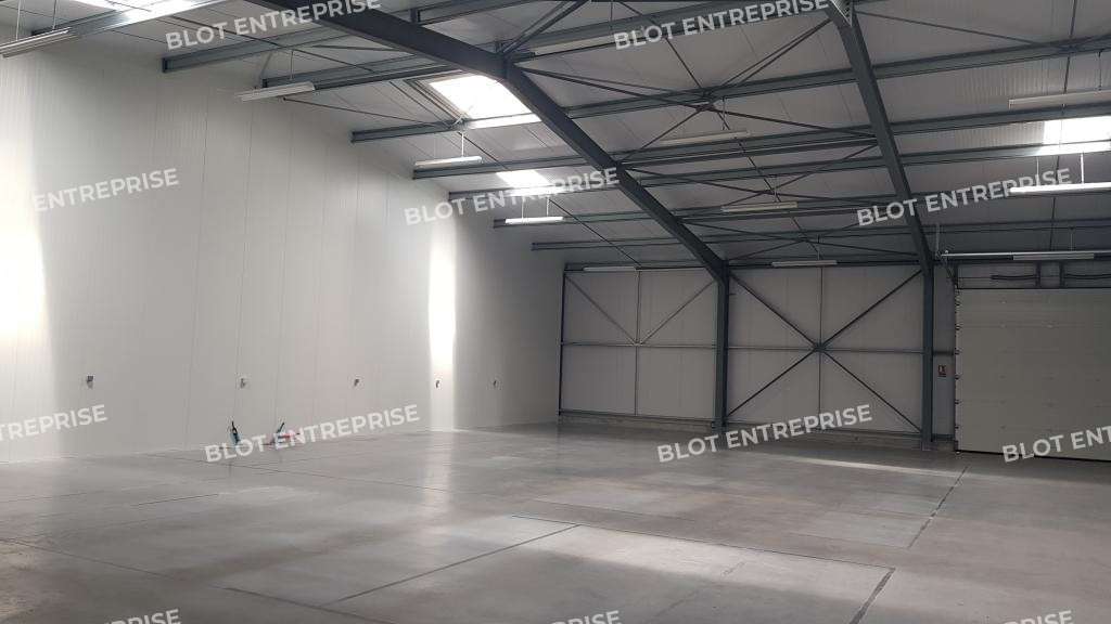 A louer local 460m² Saint-Julien-de-Concelles