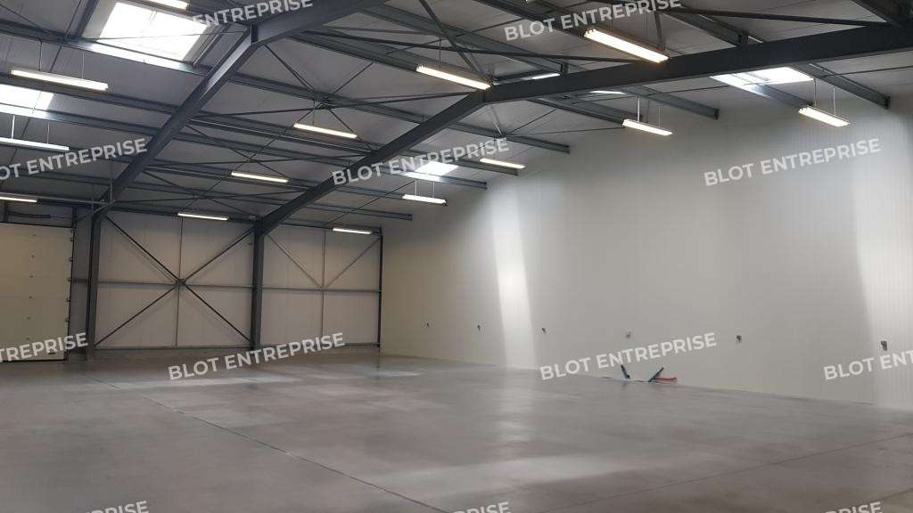 A louer local 460m² Saint-Julien-de-Concelles