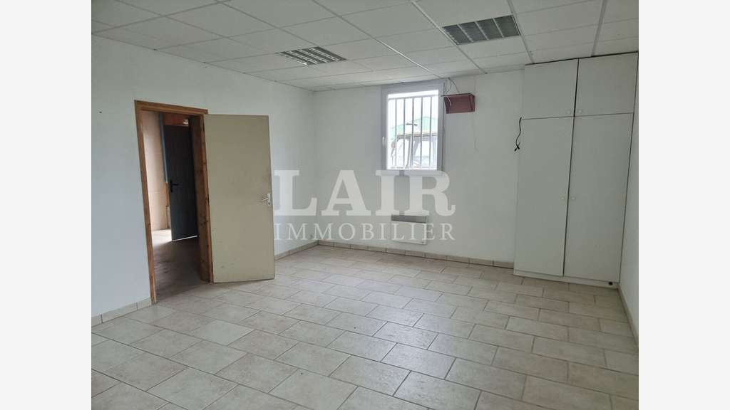Loue atelier de 735m² en za Le Mêle sur Sarthe