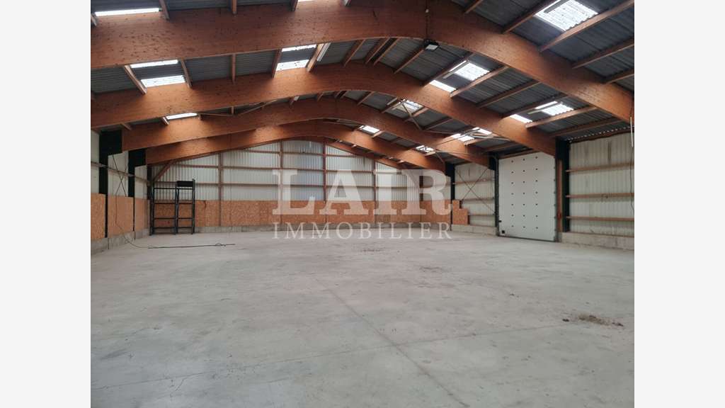 Loue atelier de 735m² en za Le Mêle sur Sarthe