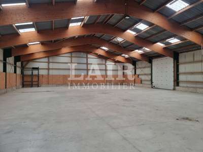 Loue atelier de 735m² en za Le Mêle sur Sarthe