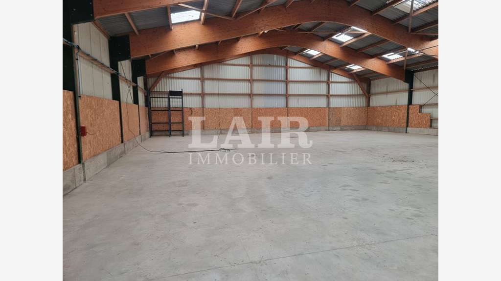 Loue atelier de 735m² en za Le Mêle sur Sarthe