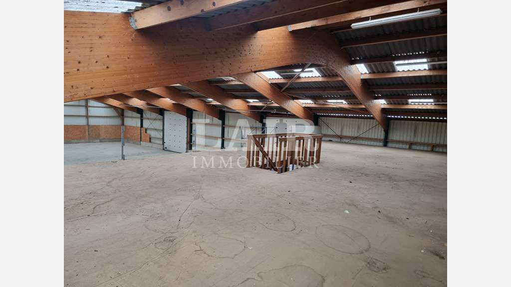 Loue atelier de 735m² en za Le Mêle sur Sarthe