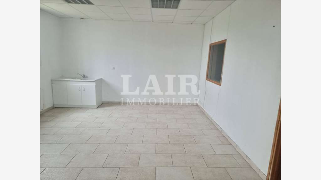 Loue atelier de 735m² en za Le Mêle sur Sarthe