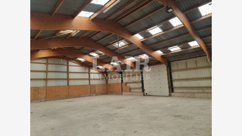 Loue atelier de 735m² en za Le Mêle sur Sarthe