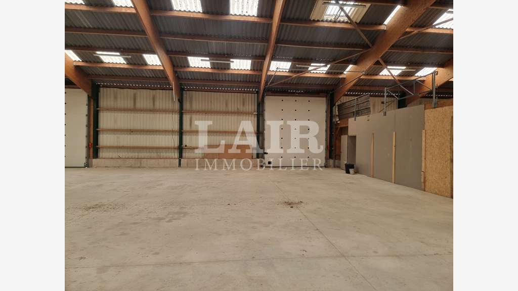 Loue atelier de 735m² en za Le Mêle sur Sarthe