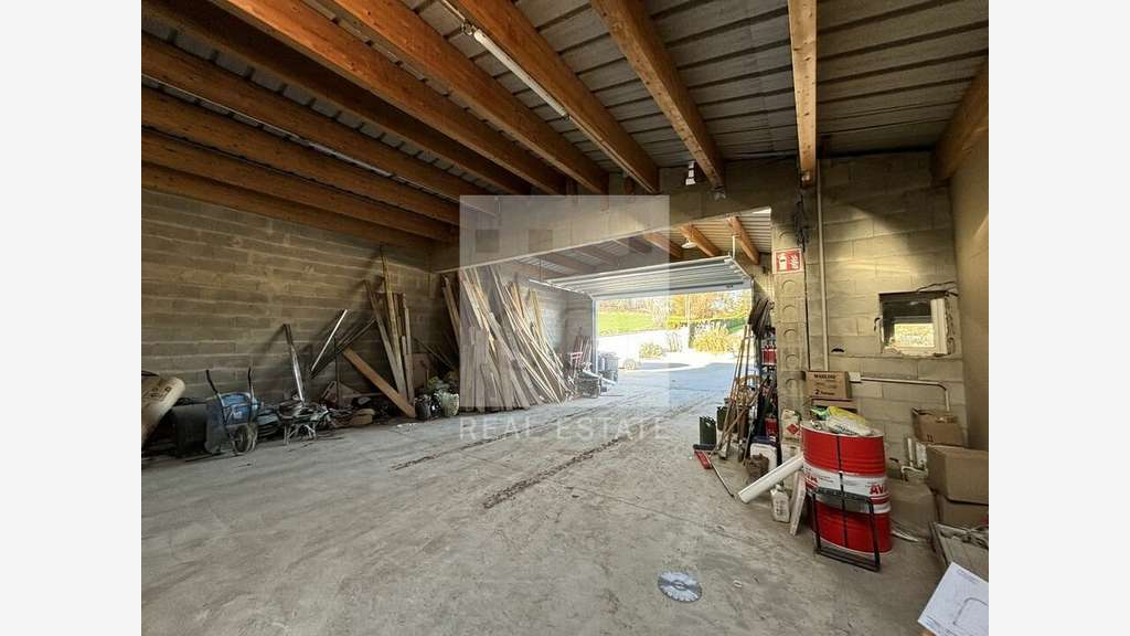 Loue local d'activités 635m² Saint-Just-Chaleyssin