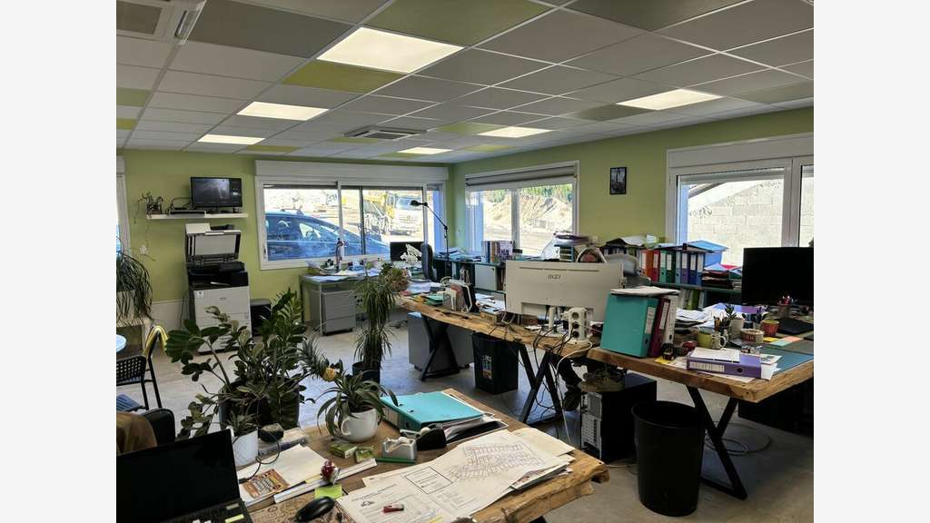 Loue local d'activités 635m² Saint-Just-Chaleyssin