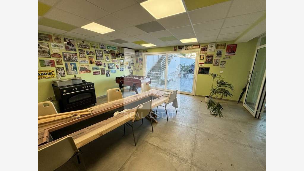 Loue local d'activités 635m² Saint-Just-Chaleyssin