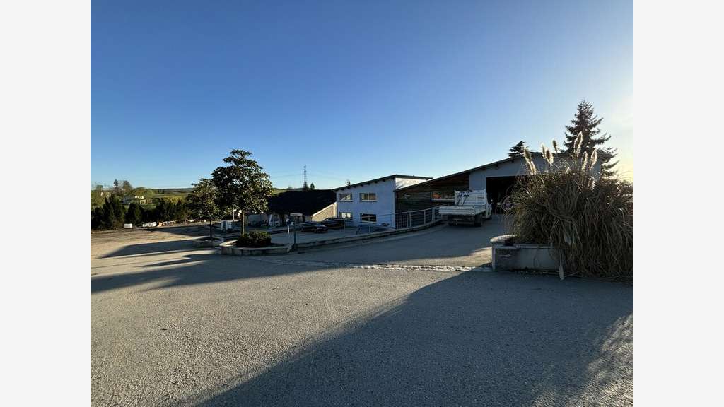 Loue local d'activités 635m² Saint-Just-Chaleyssin