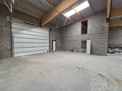 Local d'activité 430m² à louer à Angers Ouest