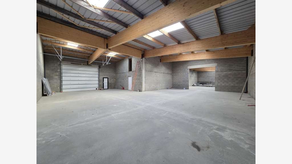 Local d'activité 430m² à louer à Angers Ouest