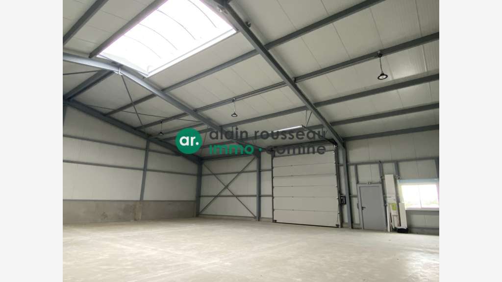 Loue local activité 234m² St Lambert la Potherie
